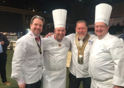 Celebración del Bocuse d'Or con Guillaume Gómez, chef del palacio presidencial francés, Thomas Gugler, Presidente de Worldchefs y Christophe Marguet, Presidente de Toques Lyonnais